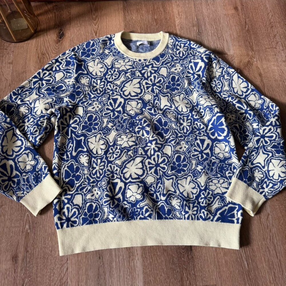 TNA Aritzia Blue and cream floral print crewneck sweater size small oversized